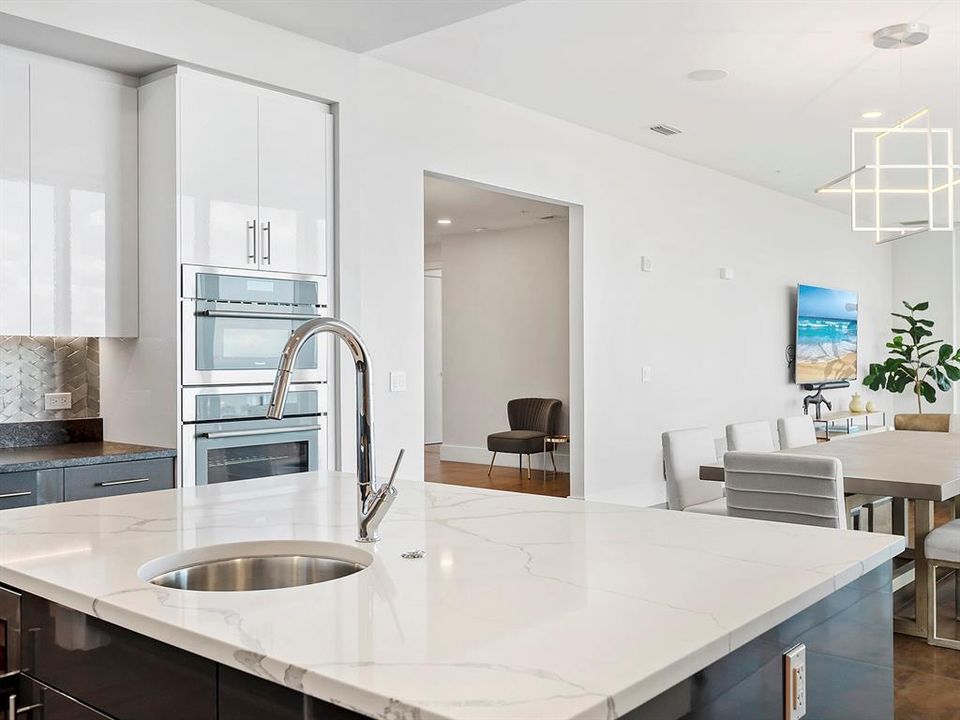 En Venta: $3,495,000 (3 camas, 3 baños, 3630 Pies cuadrados)