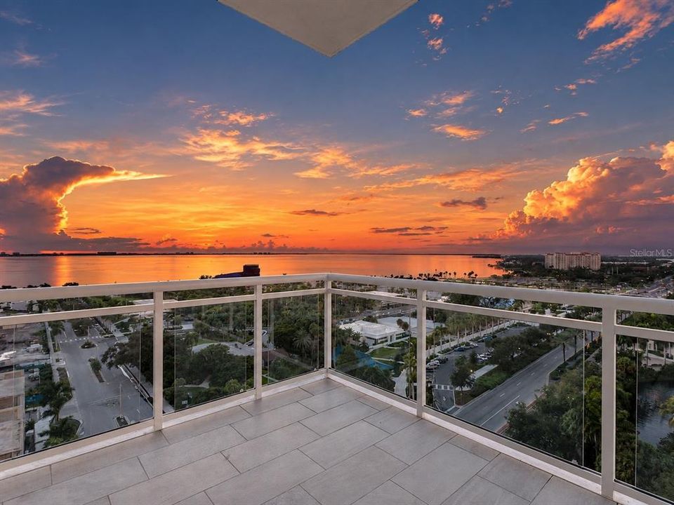 En Venta: $3,495,000 (3 camas, 3 baños, 3630 Pies cuadrados)
