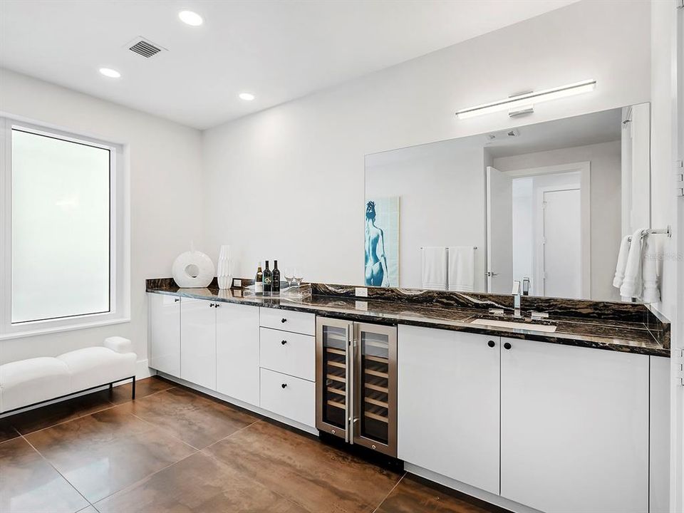 En Venta: $3,495,000 (3 camas, 3 baños, 3630 Pies cuadrados)