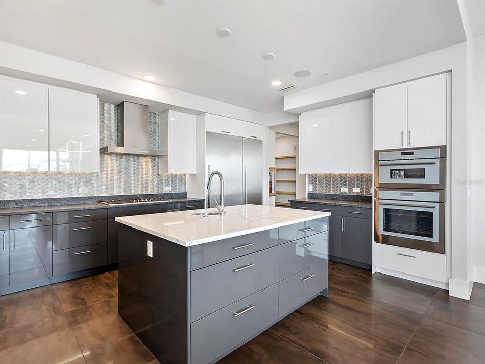 En Venta: $3,495,000 (3 camas, 3 baños, 3630 Pies cuadrados)