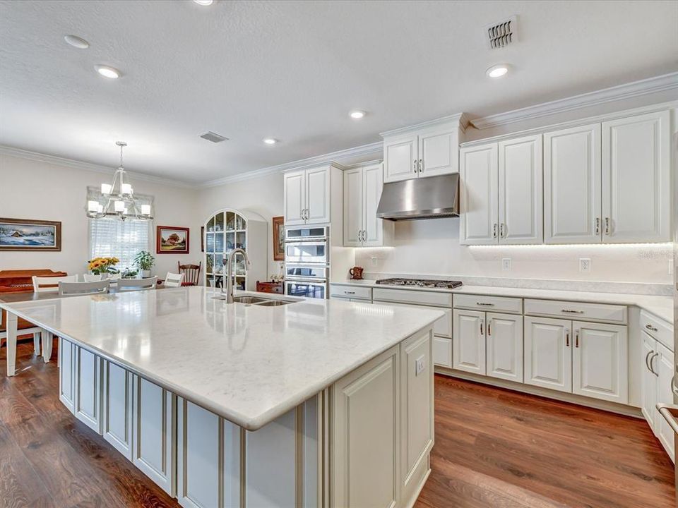 For Sale: $699,900 (2 beds, 2 baths, 1963 Square Feet)