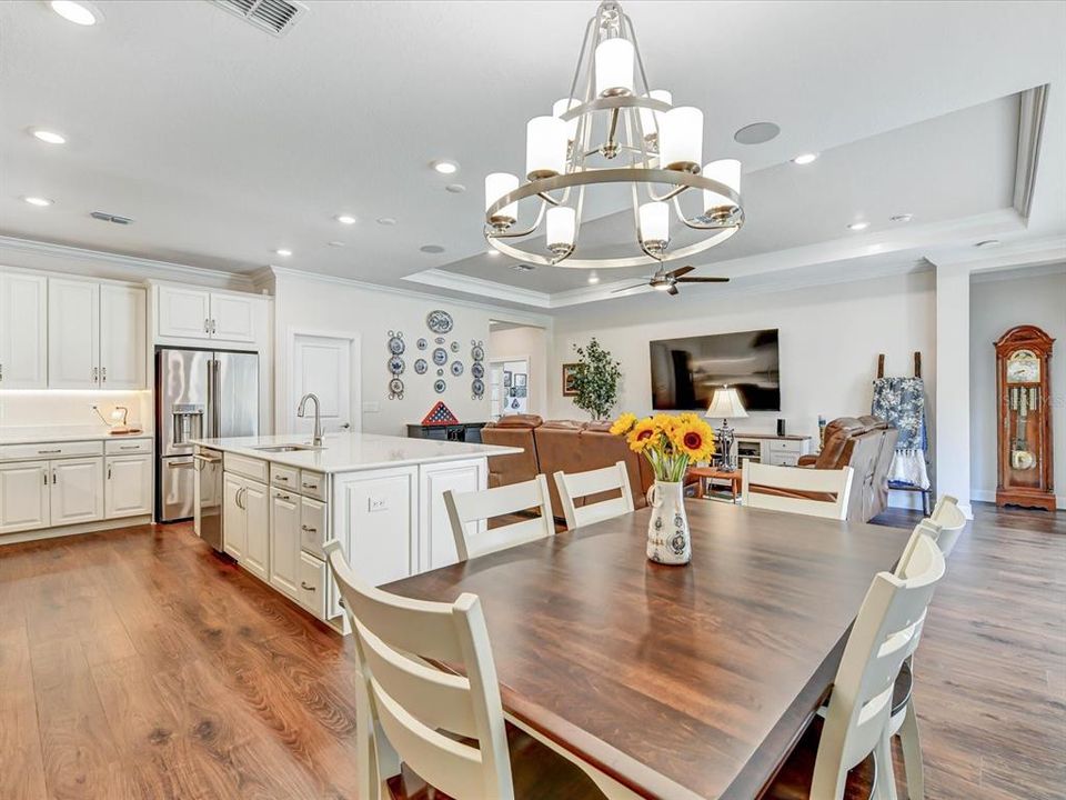 For Sale: $699,900 (2 beds, 2 baths, 1963 Square Feet)