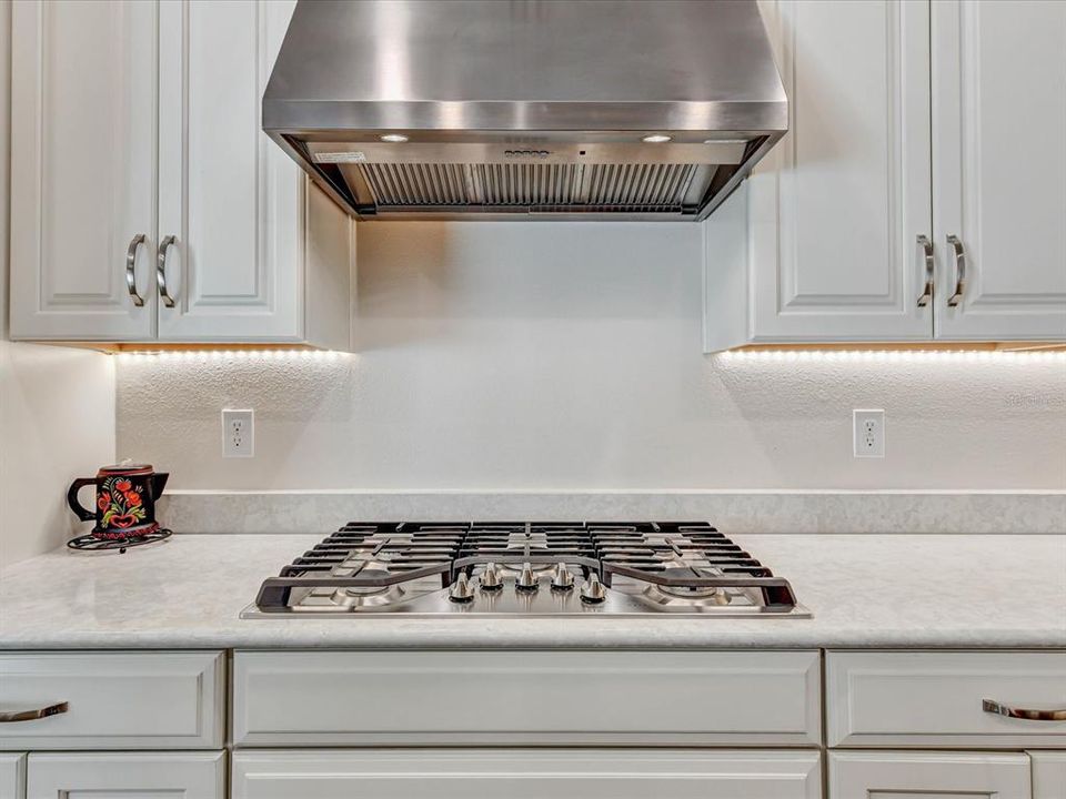 For Sale: $699,900 (2 beds, 2 baths, 1963 Square Feet)