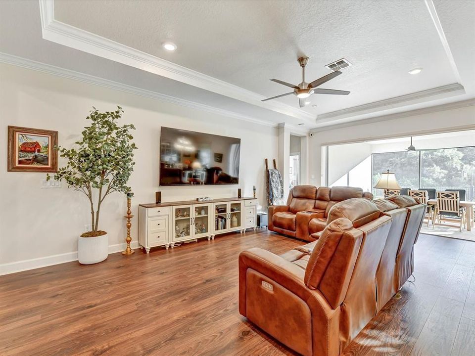 For Sale: $699,900 (2 beds, 2 baths, 1963 Square Feet)