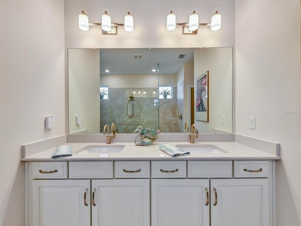 For Sale: $699,900 (2 beds, 2 baths, 1963 Square Feet)