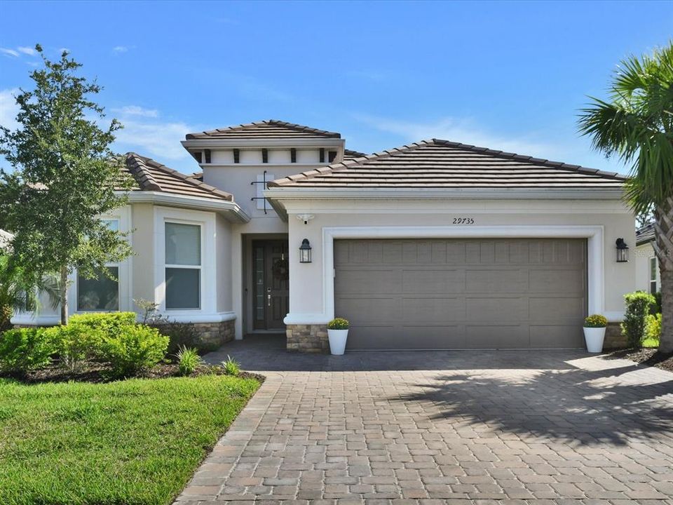 For Sale: $699,900 (2 beds, 2 baths, 1963 Square Feet)