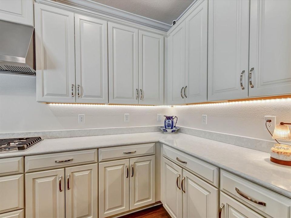 For Sale: $699,900 (2 beds, 2 baths, 1963 Square Feet)