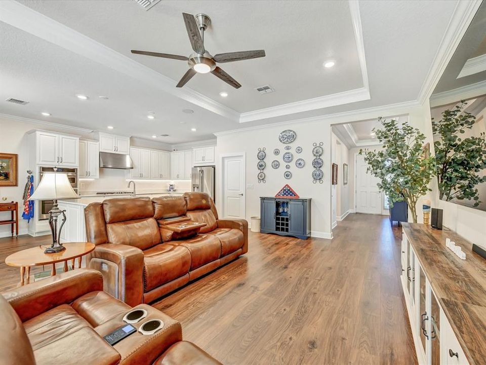 For Sale: $699,900 (2 beds, 2 baths, 1963 Square Feet)