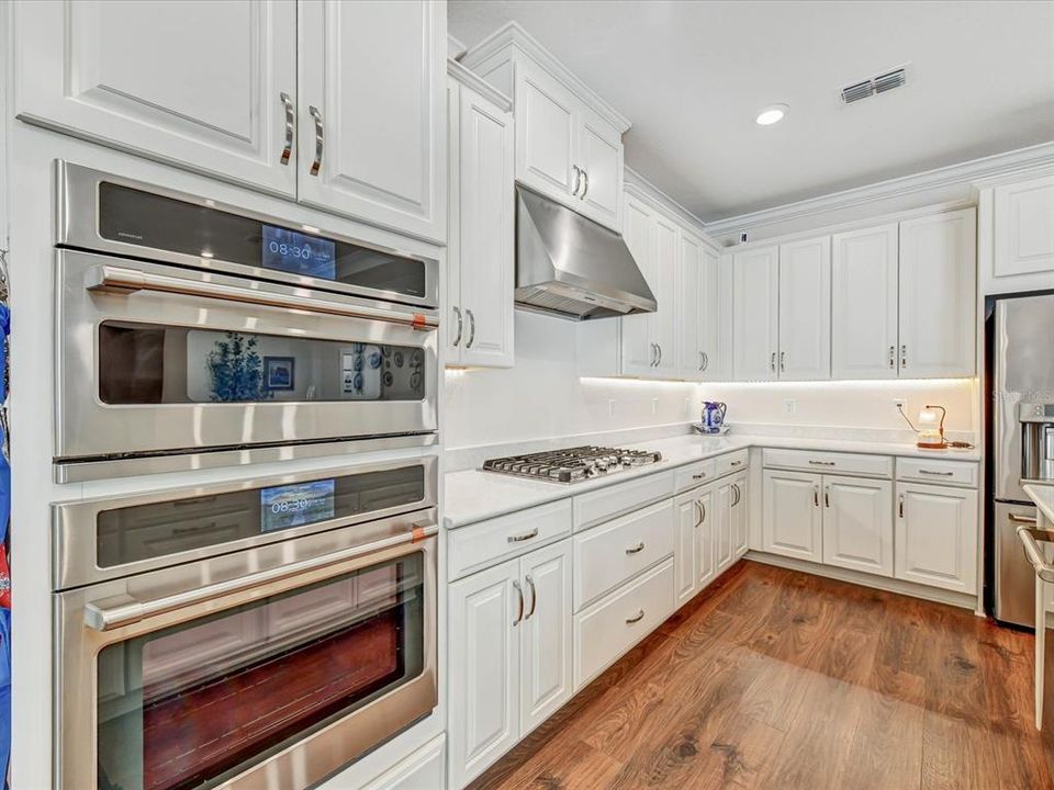 For Sale: $699,900 (2 beds, 2 baths, 1963 Square Feet)