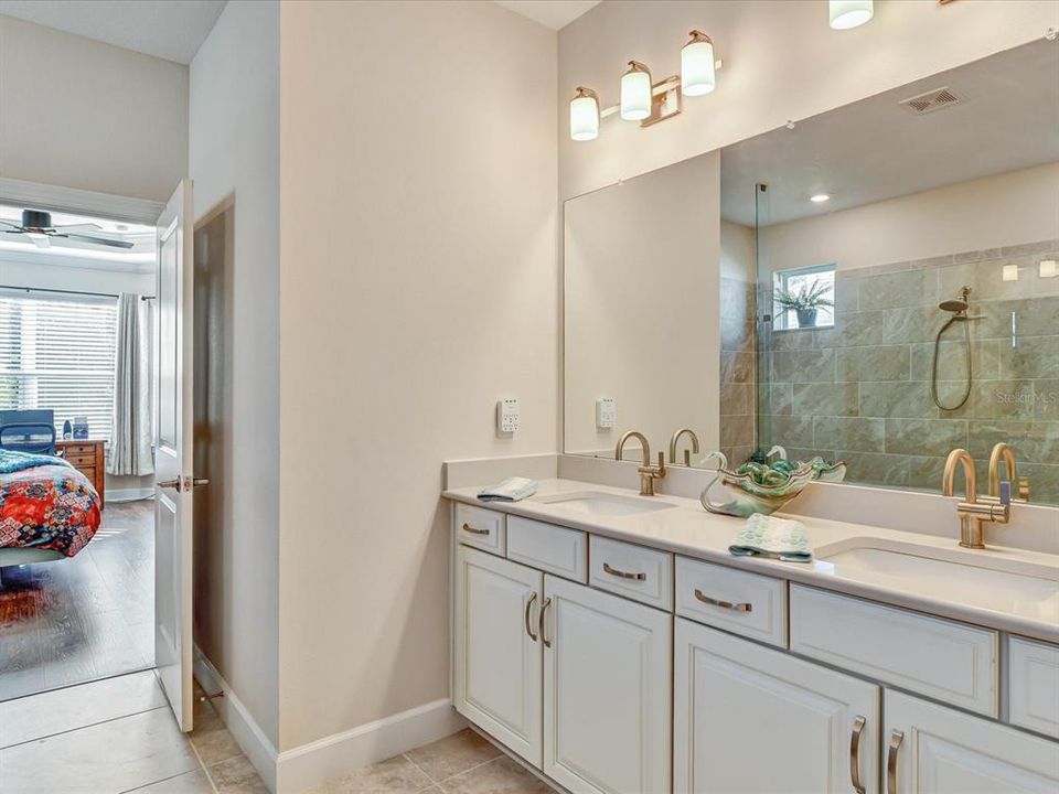 For Sale: $699,900 (2 beds, 2 baths, 1963 Square Feet)
