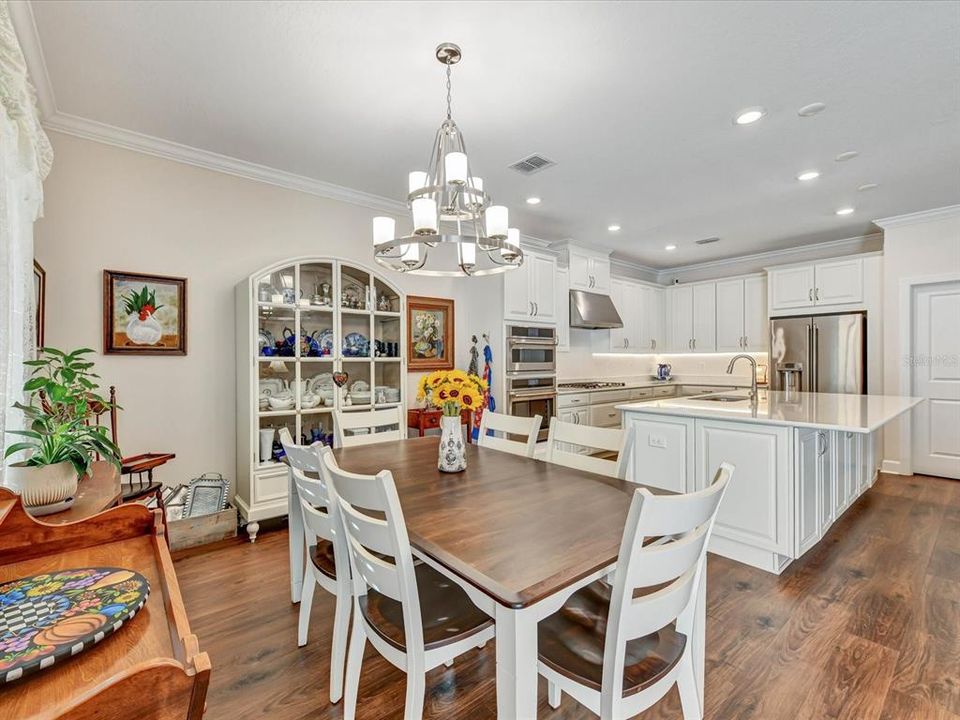 For Sale: $699,900 (2 beds, 2 baths, 1963 Square Feet)