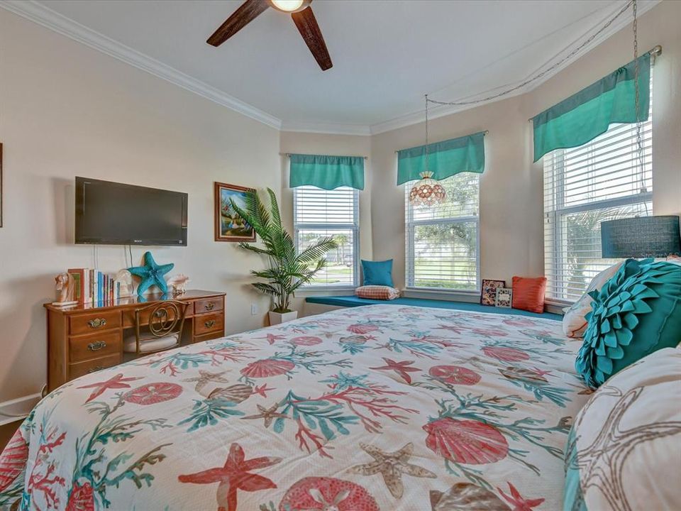 For Sale: $699,900 (2 beds, 2 baths, 1963 Square Feet)