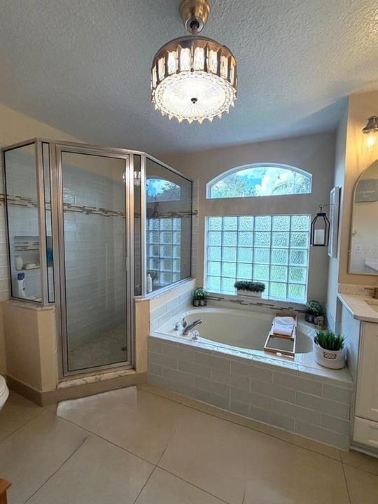 Под контрактом: $349,900 (3 спален, 2 ванн, 1906 Квадратных фут)
