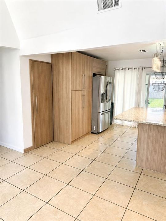 For Rent: $2,400 (3 beds, 2 baths, 1850 Square Feet)