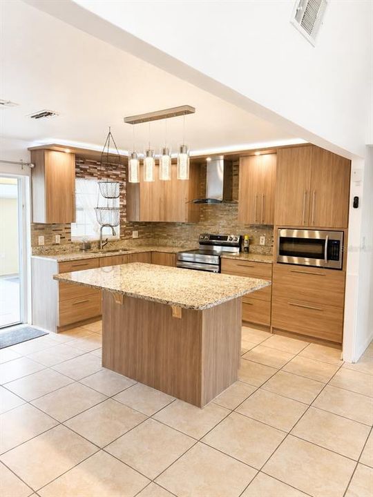 For Rent: $2,400 (3 beds, 2 baths, 1850 Square Feet)