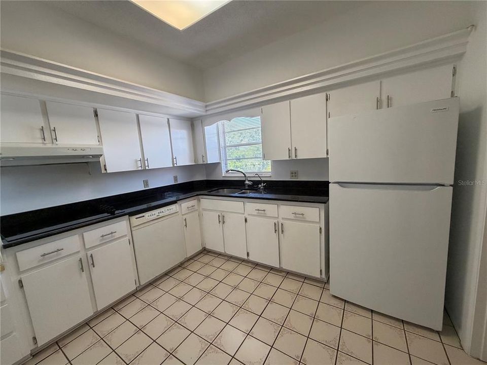 For Rent: $1,550 (2 beds, 2 baths, 1400 Square Feet)