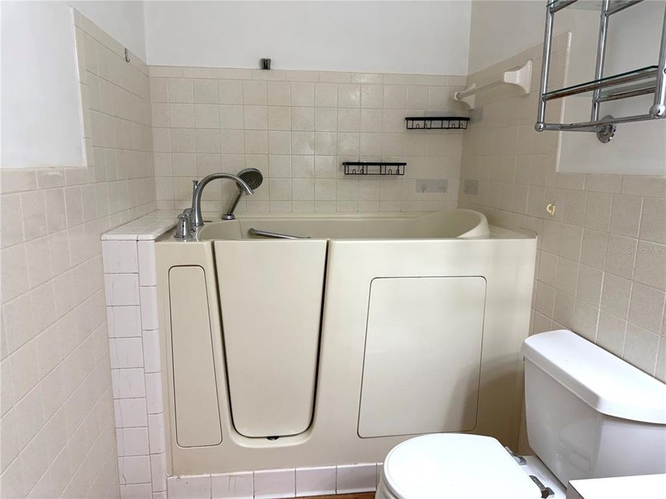For Rent: $1,550 (2 beds, 2 baths, 1400 Square Feet)