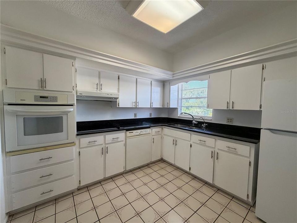 For Rent: $1,550 (2 beds, 2 baths, 1400 Square Feet)
