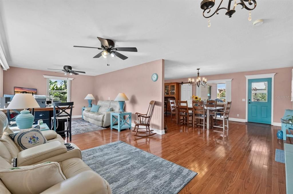 En Venta: $479,900 (3 camas, 2 baños, 1836 Pies cuadrados)