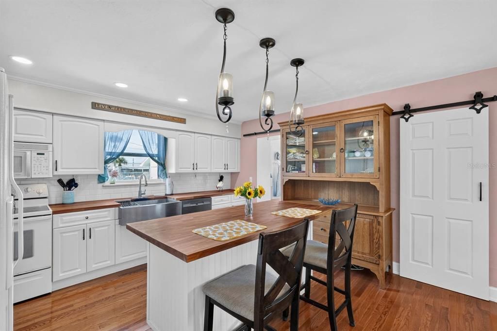 En Venta: $479,900 (3 camas, 2 baños, 1836 Pies cuadrados)