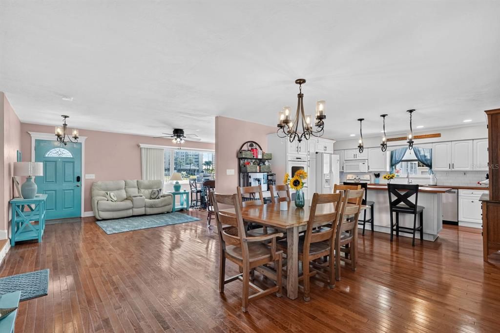 En Venta: $479,900 (3 camas, 2 baños, 1836 Pies cuadrados)