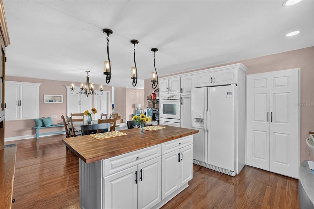 En Venta: $479,900 (3 camas, 2 baños, 1836 Pies cuadrados)