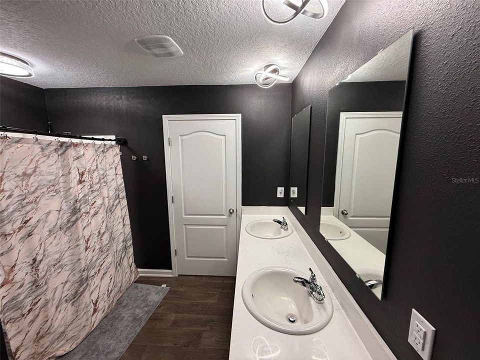 For Rent: $2,800 (5 beds, 3 baths, 2542 Square Feet)