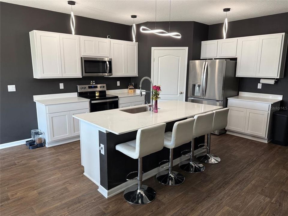 For Rent: $2,800 (5 beds, 3 baths, 2542 Square Feet)