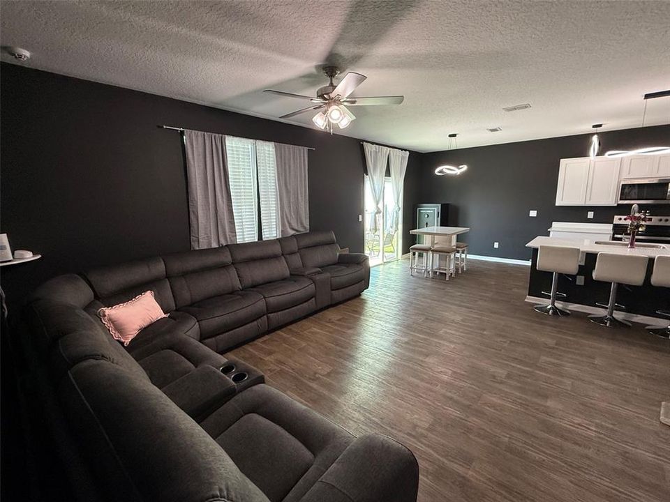 For Rent: $2,800 (5 beds, 3 baths, 2542 Square Feet)