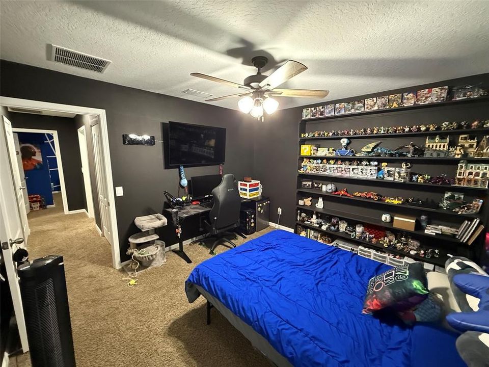 For Rent: $2,800 (5 beds, 3 baths, 2542 Square Feet)