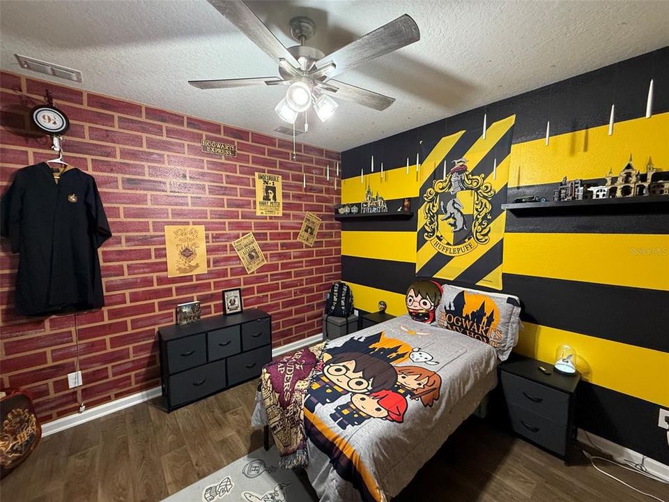 For Rent: $2,800 (5 beds, 3 baths, 2542 Square Feet)