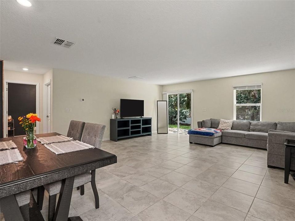 For Sale: $424,999 (5 beds, 2 baths, 2915 Square Feet)