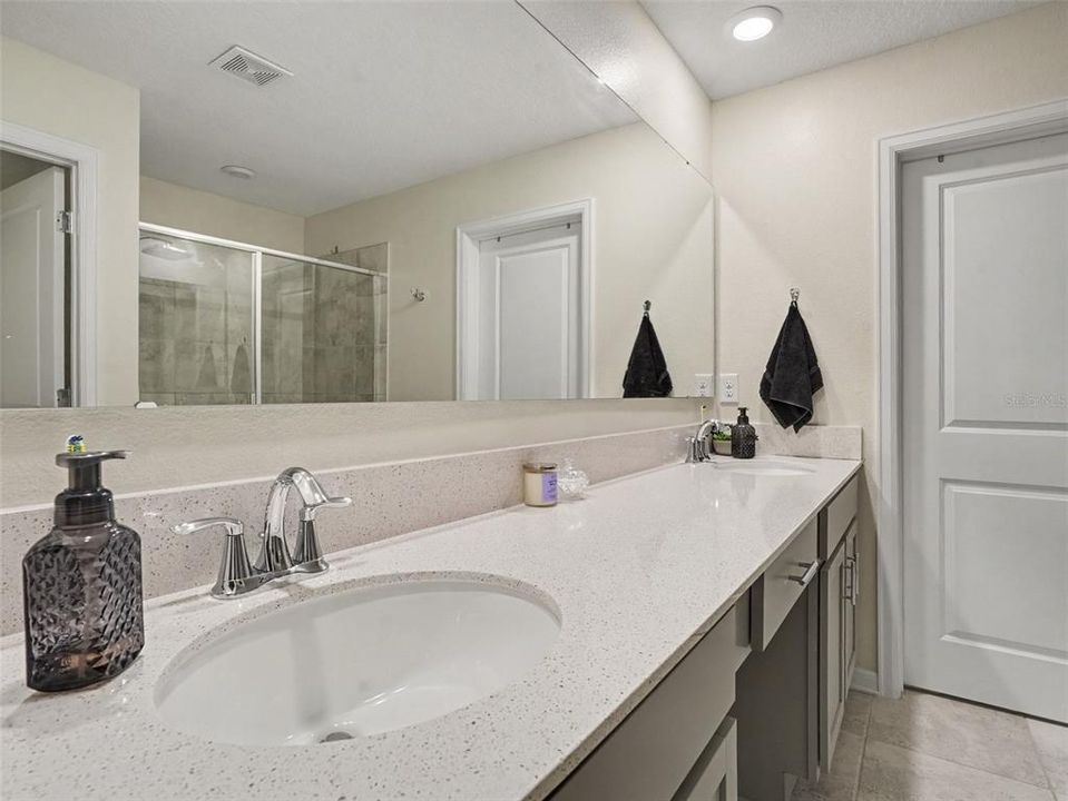 For Sale: $424,999 (5 beds, 2 baths, 2915 Square Feet)