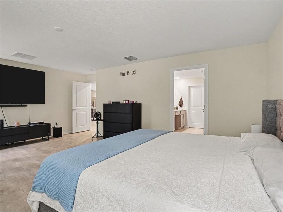 For Sale: $424,999 (5 beds, 2 baths, 2915 Square Feet)