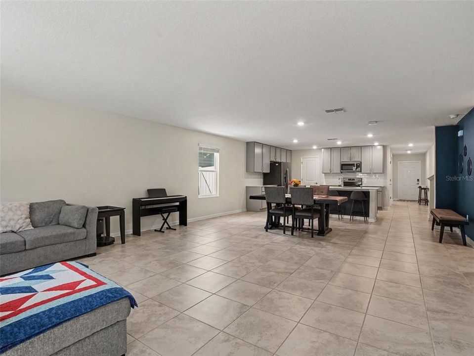 For Sale: $424,999 (5 beds, 2 baths, 2915 Square Feet)
