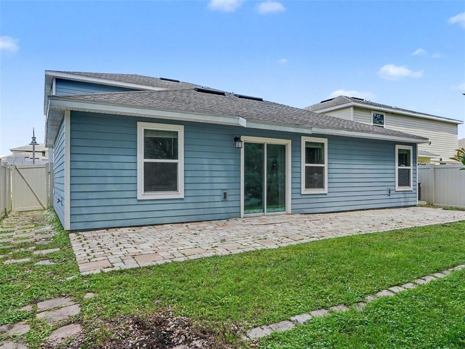 For Sale: $424,999 (5 beds, 2 baths, 2915 Square Feet)