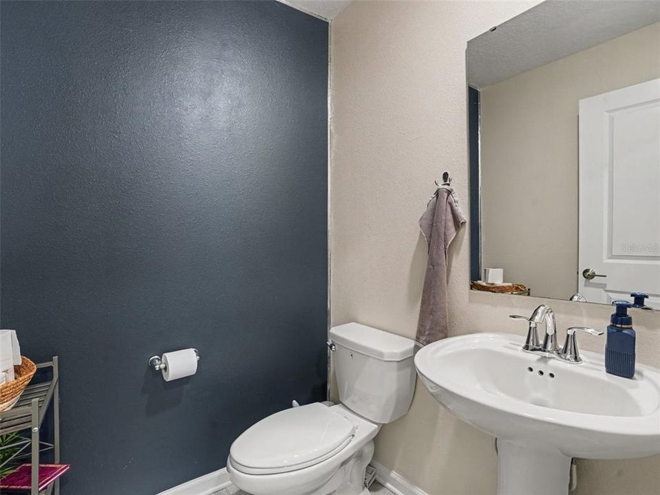 For Sale: $424,999 (5 beds, 2 baths, 2915 Square Feet)