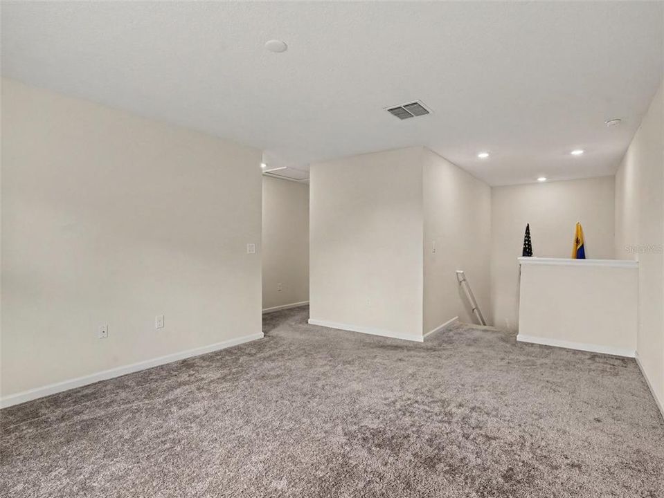 For Sale: $424,999 (5 beds, 2 baths, 2915 Square Feet)