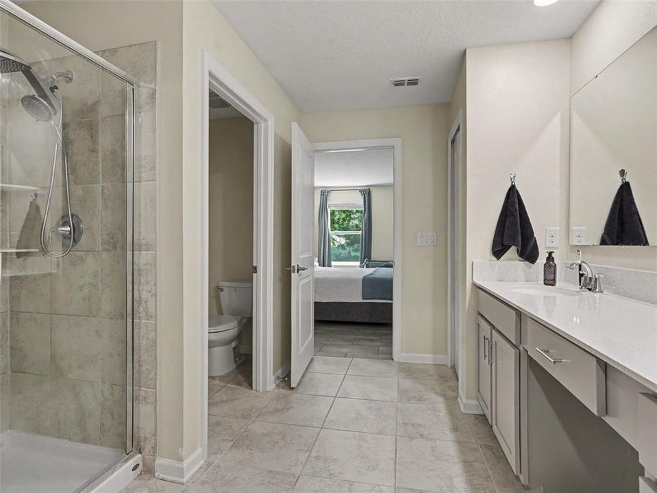 For Sale: $424,999 (5 beds, 2 baths, 2915 Square Feet)