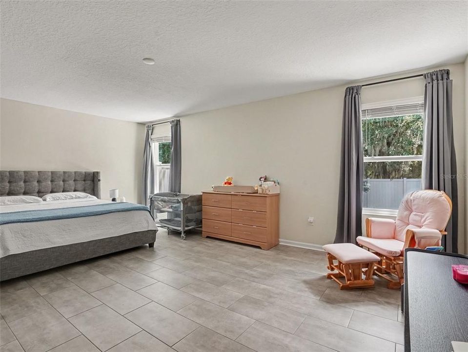 For Sale: $424,999 (5 beds, 2 baths, 2915 Square Feet)