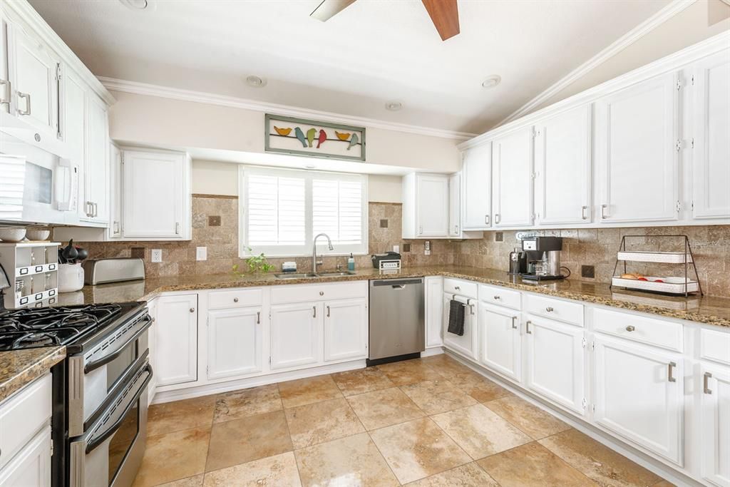 待售: $548,000 (4 贝兹, 2 浴室, 2703 平方英尺)