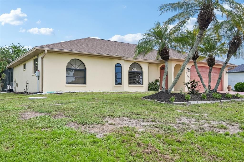 Active With Contract: $335,000 (3 beds, 2 baths, 1514 Square Feet)
