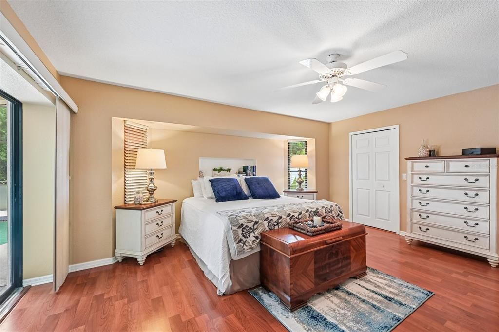 Active With Contract: $335,000 (3 beds, 2 baths, 1514 Square Feet)