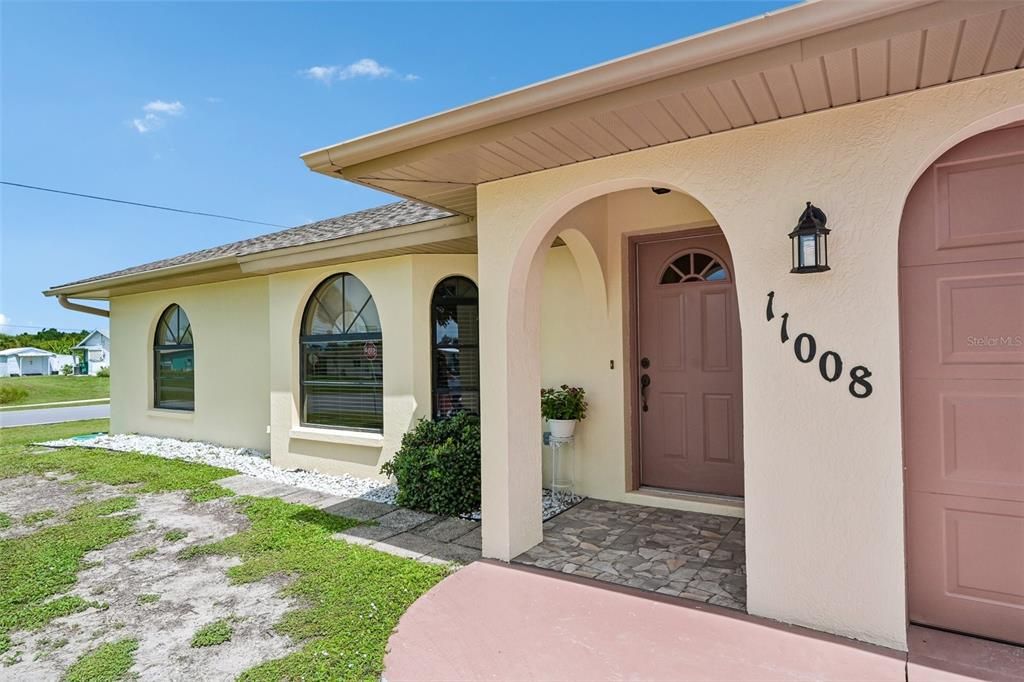 Active With Contract: $335,000 (3 beds, 2 baths, 1514 Square Feet)