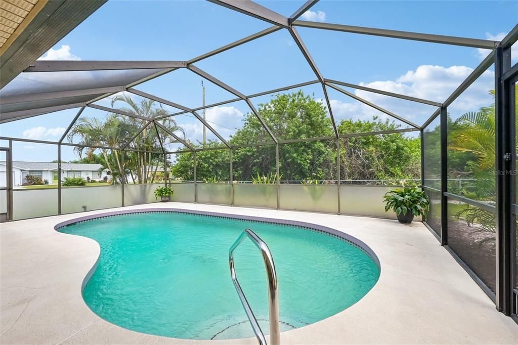 Active With Contract: $335,000 (3 beds, 2 baths, 1514 Square Feet)