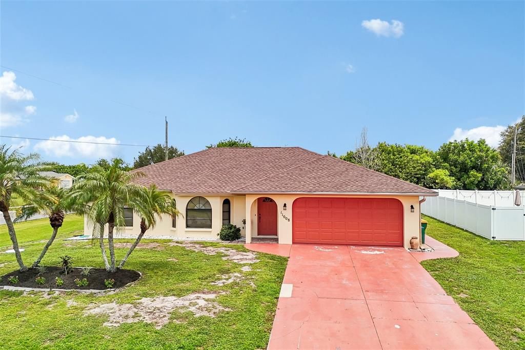 Active With Contract: $335,000 (3 beds, 2 baths, 1514 Square Feet)