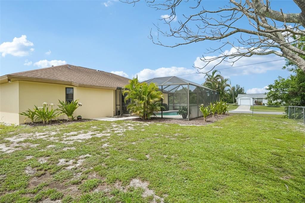 Active With Contract: $335,000 (3 beds, 2 baths, 1514 Square Feet)
