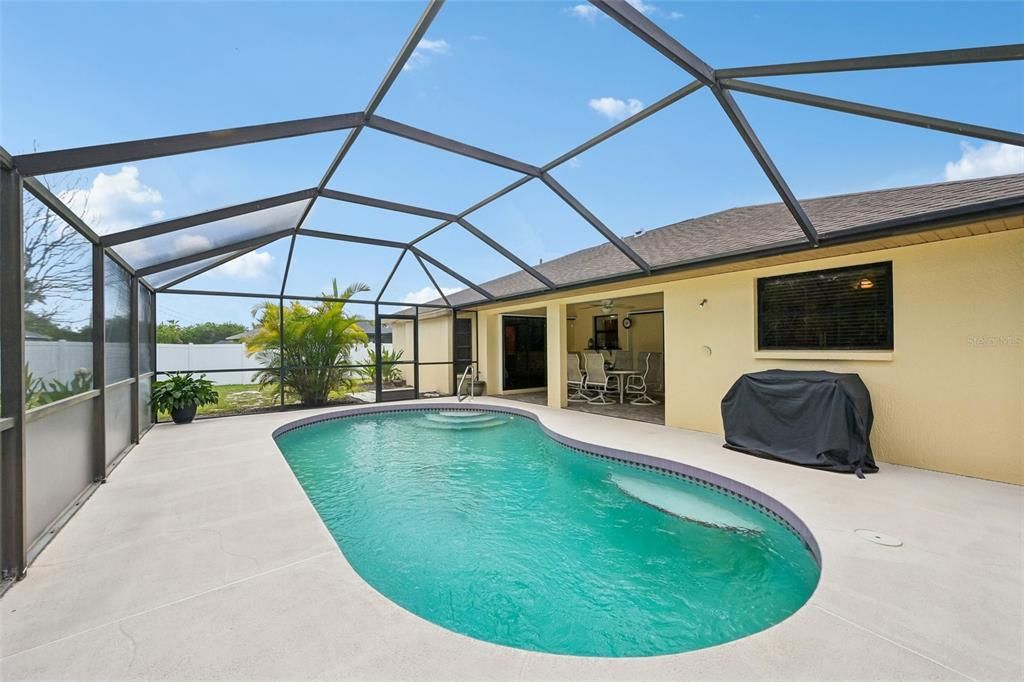 Active With Contract: $335,000 (3 beds, 2 baths, 1514 Square Feet)