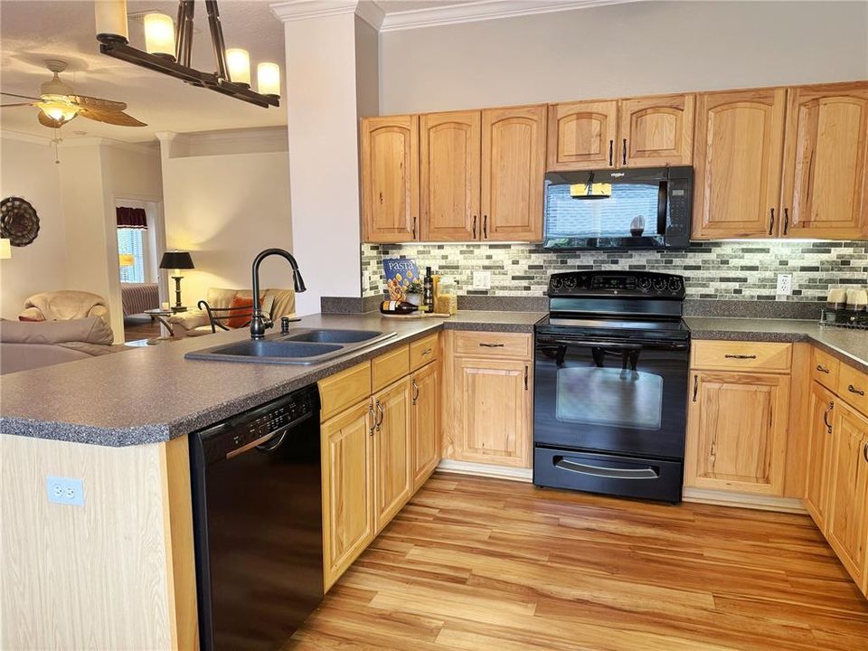Active With Contract: $387,500 (3 beds, 2 baths, 2035 Square Feet)