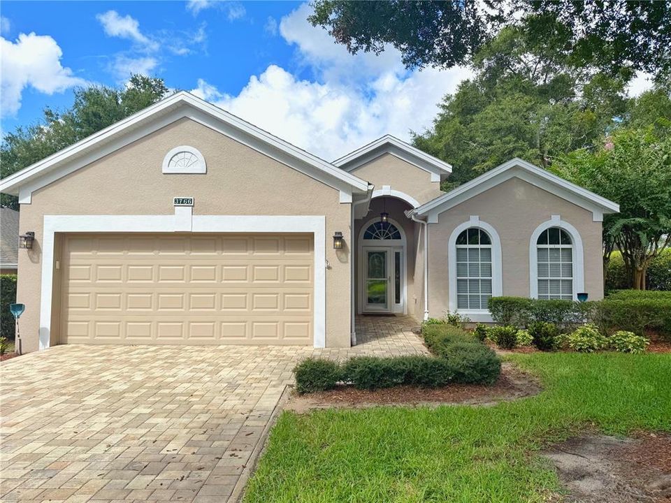 Active With Contract: $387,500 (3 beds, 2 baths, 2035 Square Feet)